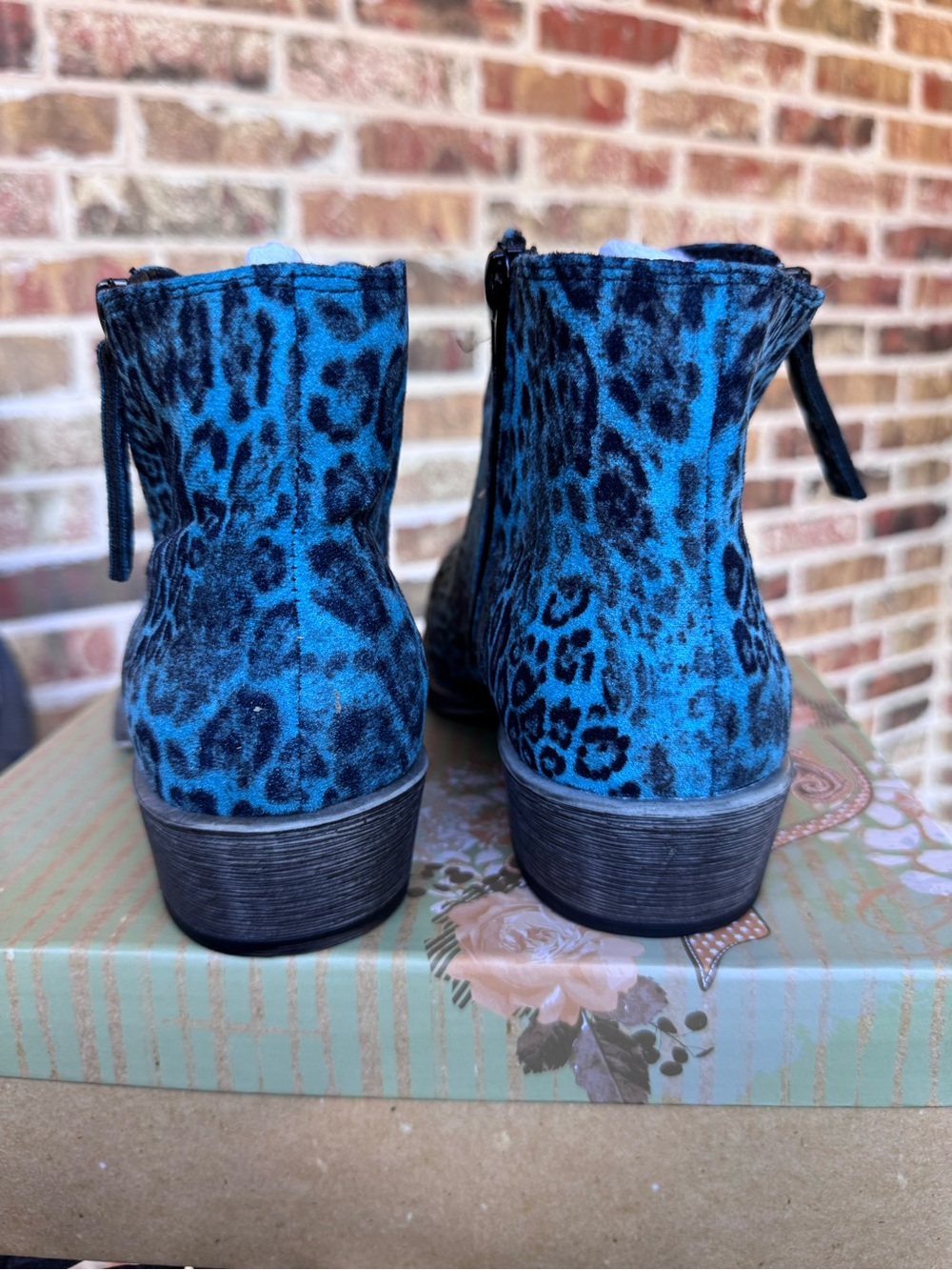 Very G Divine Leopard Print Ankle Booties Turquoise Women’s Size 10 NIB - Picture 5 of 8